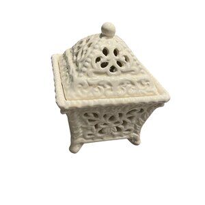 KIRKLAND'S Small Potpourri Dish With Lid Ceramic Cream Colour 4.5" Square